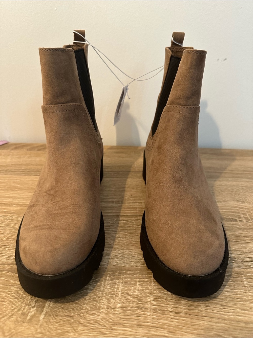 Old Navy Tan Chelsea Ankle Boots NWT Size 6